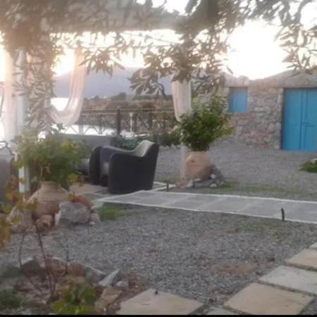 Nyaraló Tsampika Pefki