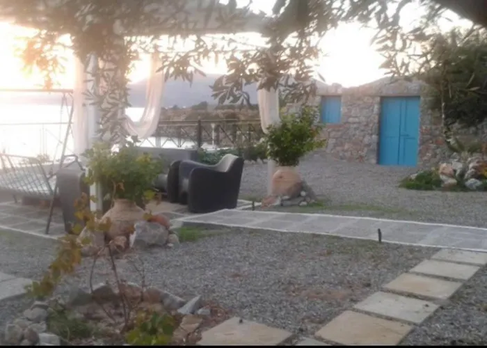 Nyaraló Tsampika Pefki